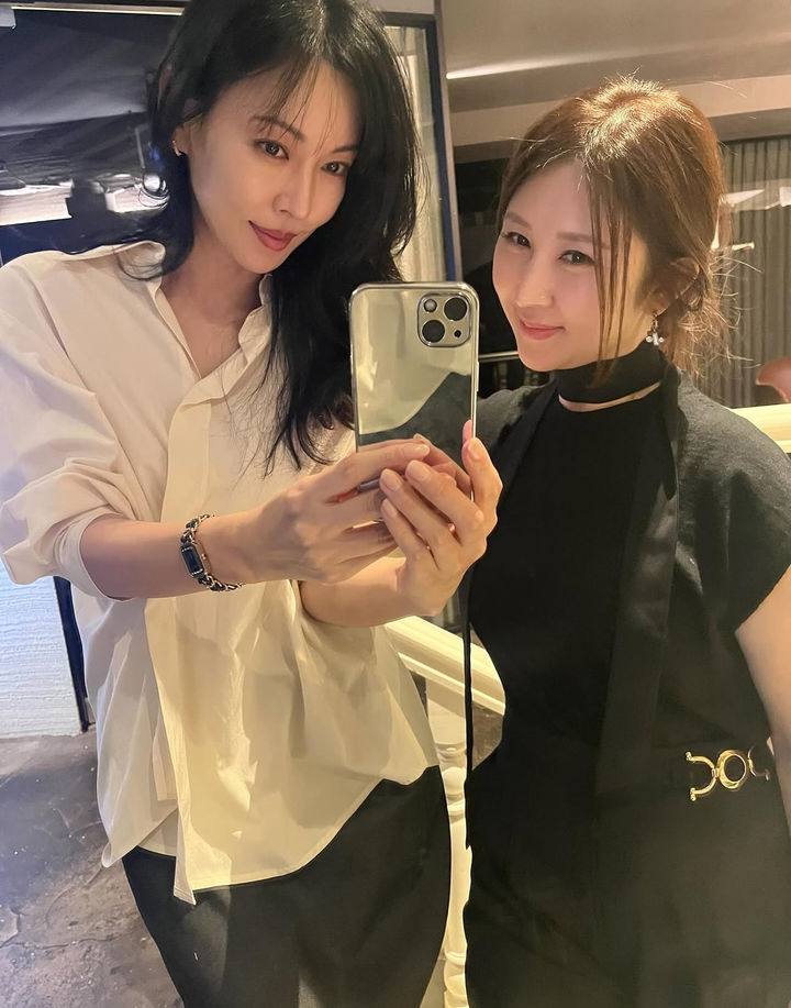 [서울=뉴시스] 배우 김소연(왼쪽). (사진=김소연 인스타그램 캡처) 2025.11.12. photo@newsis.com *재판매 및 DB 금지