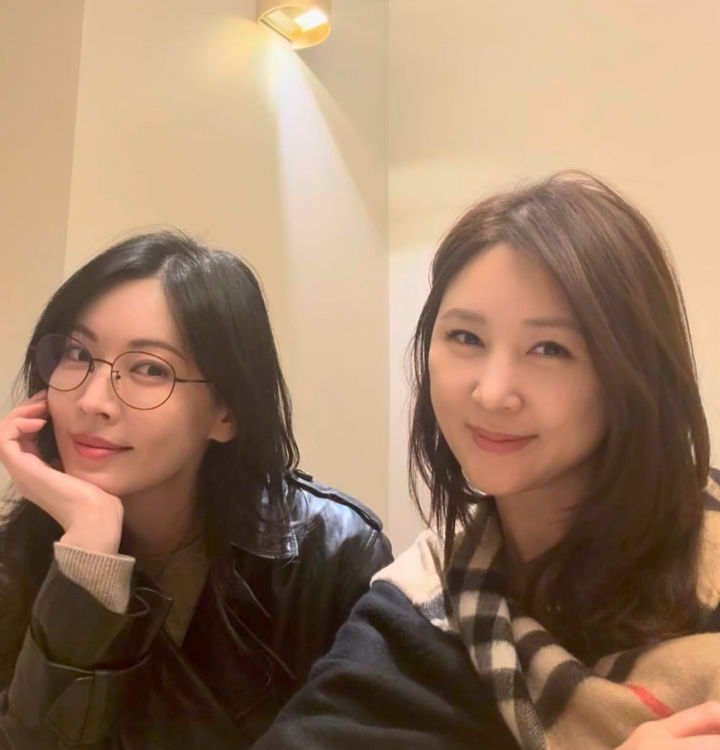 [서울=뉴시스] 배우 김소연(왼쪽). (사진=김소연 인스타그램 캡처) 2025.11.12. photo@newsis.com *재판매 및 DB 금지