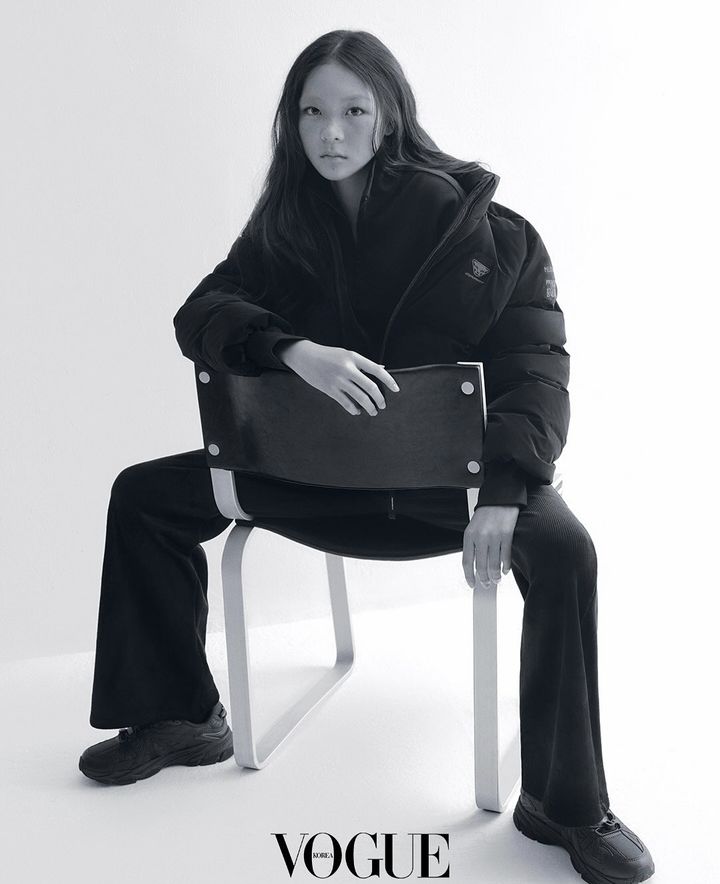 [서울=뉴시스] '보그 코리아'가 지난 7일 공식 인스타그램에 추사랑과 함께한 화보를 공개했다. (사진='보그 코리아' 인스타그램 캡처) 2025.11.13. photo@newsis.com *재판매 및 DB 금지