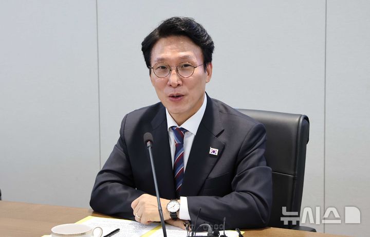 [서울=뉴시스] 청사사진기자단 = 김민석 국무총리가 12일 오전 서울 성북구 고려대학교 안암병원에서 열린 권역응급의료센터 현장간담회에서 발언을 하고 있다. 2025.11.12. photo@newsis.com