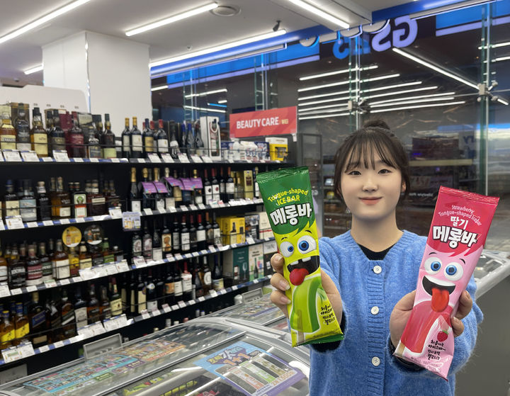 [서울=뉴시스] GS25는 '메롱바'가 월드콘, 메로나 등 기존 인기 상품을 제치고 아이스크림 카테고리 매출 1위에 올랐다고 13일 밝혔다.(사진=GS리테일 제공) *재판매 및 DB 금지