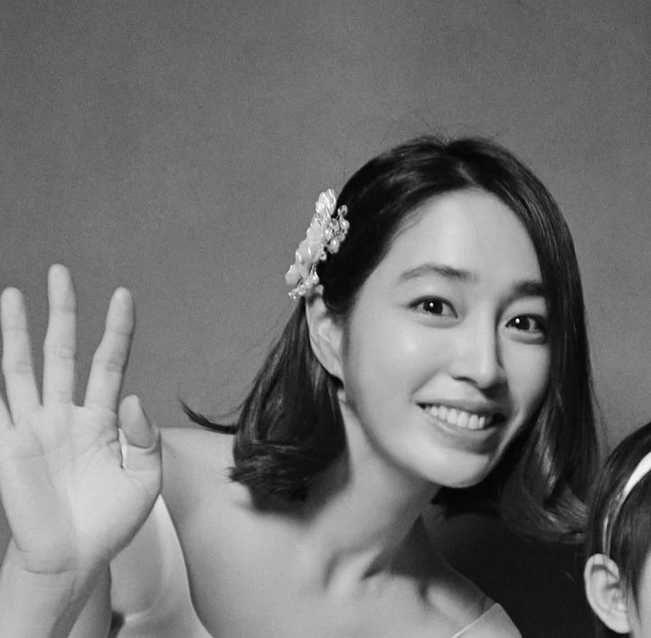 [서울=뉴시스] 배우 이민정이 딸과 함께 찍은 사진을 공개했다. (사진=이민정 인스타그램 캡처) 2025.11.13. photo@newsis.com *재판매 및 DB 금지