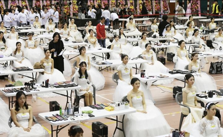 [수원=뉴시스]뷰티예술대회 참가자들이 경연을 펼치고 있다.(자료사진=대한미용사회 경기도지회 제공).2025.11.13. photo@newsis.com *재판매 및 DB 금지