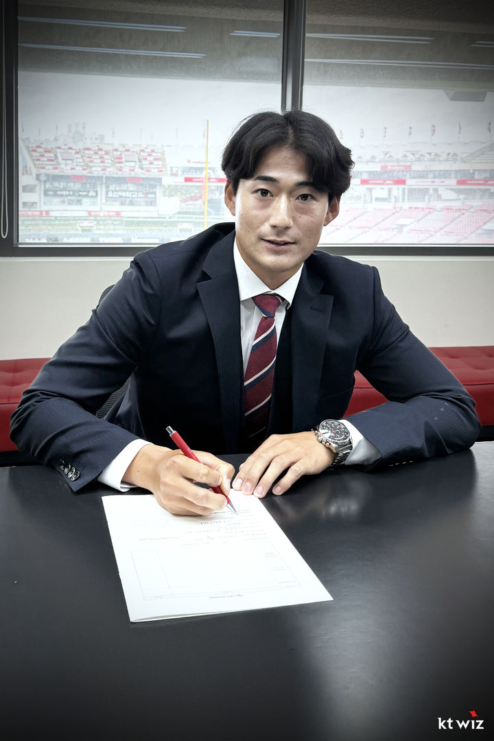 KT 위즈 제공 스기모토 코우키 프로필 컷