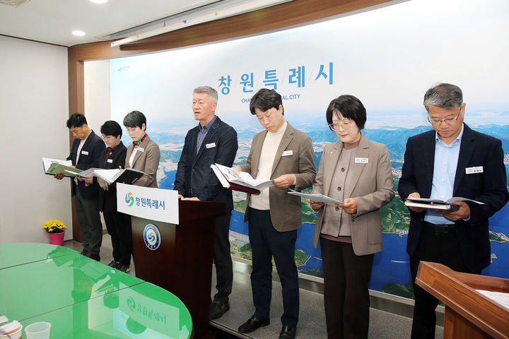 [창원=뉴시스] 강경국 기자 = 강종순 경남 창원시 농업기술센터 소장이 13일 시청 프레스센터에서 4분기 농업기술센터 정례브리핑을 하고 있다. (사진=창원시청 제공). 2025.11.13. photo@newsis.com *재판매 및 DB 금지