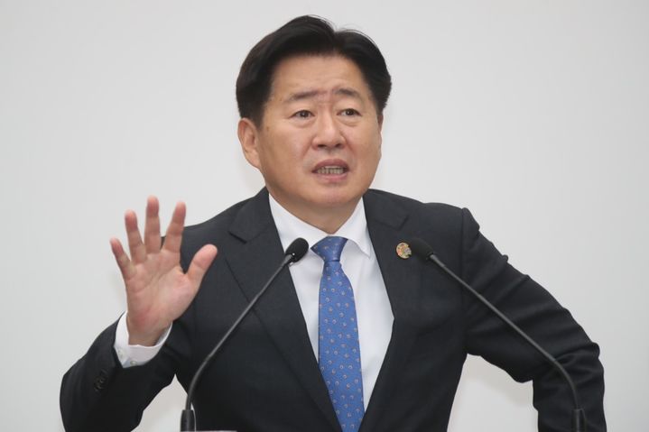 [제주=뉴시스] 오영훈 제주지사가 13일 오전 제444회 제주도의회 도정질문에서 답변하고 있다. (사진=제주도의회 제공) 2025.11.13. photo@newsis.com *재판매 및 DB 금지