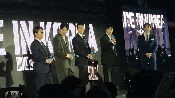 [홍콩=뉴시스] 강주희 기자 = 디즈니+의 새 드라마 '메이드 인 코리아'의 우민호 감독, 배우 정우성, 현빈, 우도환이 13일(현지시간) 홍콩 디즈니랜드 호텔 컨퍼런스 센터에서 열린 '디즈니+ 오리지널 프리뷰 2025'에 참석했다. 2025.11.13. zooey@newsis.com&nbsp; *재판매 및 DB 금지