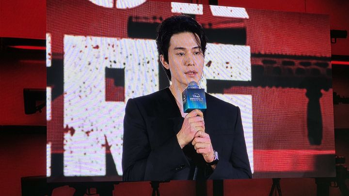 [홍콩=뉴시스] 강주희 기자 = 디즈니+의 새 드라마 '킬러들의 쇼핑몰2'의 주역 이동욱이 13일(현지시간) 홍콩 디즈니랜드 호텔 컨퍼런스 센터에서 열린 '디즈니+ 오리지널 프리뷰 2025'에 참석해 질의응답을 하고 있다. 2025.11.13. zooey@newsis.com&nbsp; *재판매 및 DB 금지