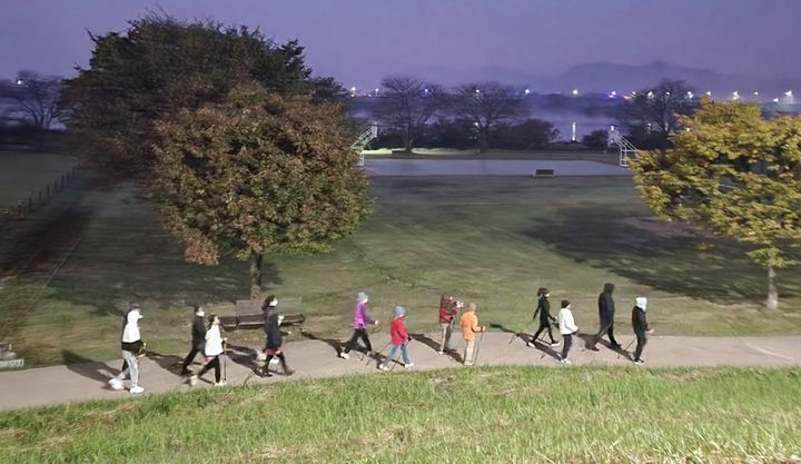 [밀양=뉴시스] 건강증진 운동 프로그램인 마을 걷기클럽을 운영하고 있다. (사진= 밀양시 제공) 2025.11.13. photo@newsis.com *재판매 및 DB 금지