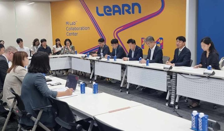 [대전=뉴시스]싱가포르를 방문중인 최성아 대전시 경제과학부시장이 13일 싱가포르의 주요 바이오 혁신기관을 방문, 해외 협력 교류 방안을 논의하고 있다. 2025. 11. 13 photo@newsis.com *재판매 및 DB 금지