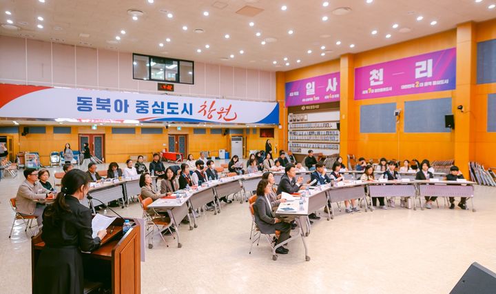 [창원=뉴시스] 강경국 기자 = 12일 경남 창원시청 시민홀에서 2025년 창원시 아동의회 정책발표회가 개최되고 있다. (사진=창원시청 제공). 2025.11.13. photo@newsis.com *재판매 및 DB 금지