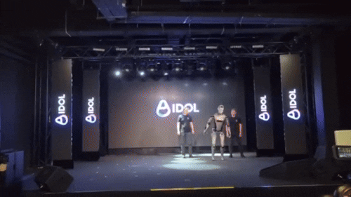 [뉴시스] 러시아 스타트업 에이돌이 만든 휴머노이드 로봇 에이돌이 시연 무대에서 쓰러지는 모습. (영상=유튜브) 2025.11.13 *재판매 및 DB 금지