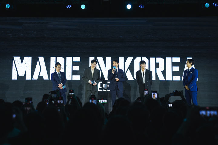 [홍콩=뉴시스] 디즈니+의 새 드라마 '메이드 인 코리아'의 주역 정우성, 현빈, 우도환, 우민호 감독이 13일(현지시간) 홍콩 디즈니랜드 호텔 컨퍼런스 센터에서 열린 '디즈니+ 오리지널 프리뷰 2025'에 참석했다.(사진=월트디즈니 제공) 2025.11.13. photo@newsis.com *재판매 및 DB 금지 *재판매 및 DB 금지