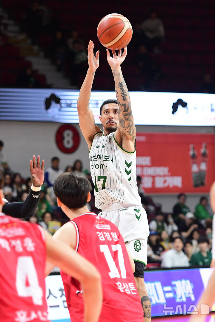 [서울=뉴시스]프로농구 원주 DB의 이선 알바노. (사진=KBL 제공) 2025.11.13. photo@newsis.com