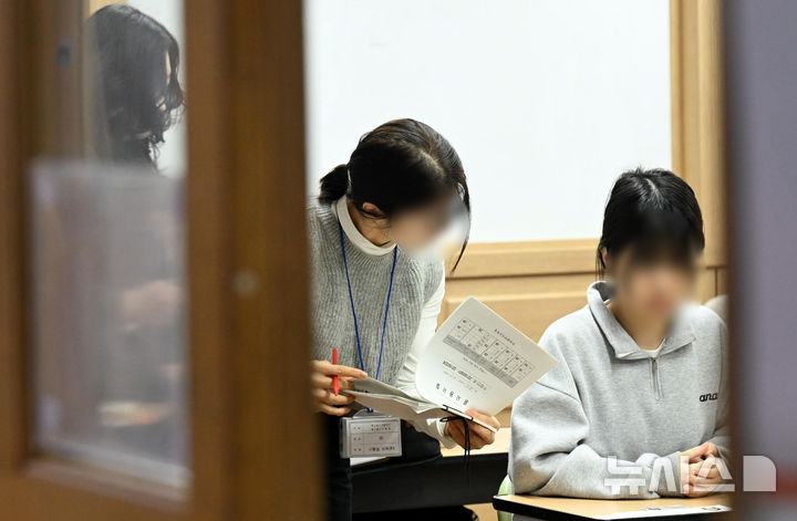  [부산=뉴시스] 하경민 기자 = 2026학년도 대학수학능력시험에 응시하는 학생들 모습. (공동취재) 2025.11.13. yulnetphoto@newsis.com