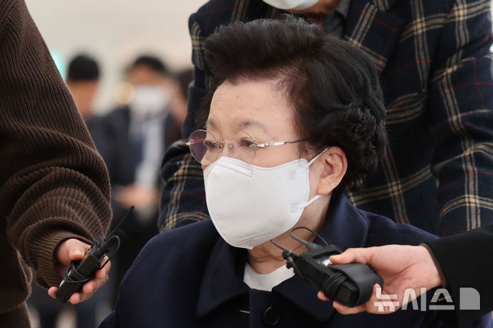 [단독]'김건희 관련 내용 삭제' 이배용 비서·기사, 벌금형 약식명령