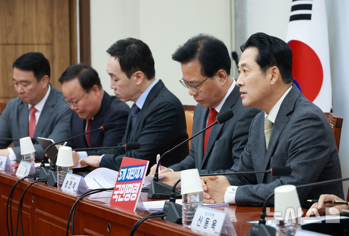 [서울=뉴시스] 고승민 기자 = 장동혁 국민의힘 대표가 13일 서울 여의도 국회에서 열린 최고위원회의에서 발언하고 있다. 2025.11.13. kkssmm99@newsis.com