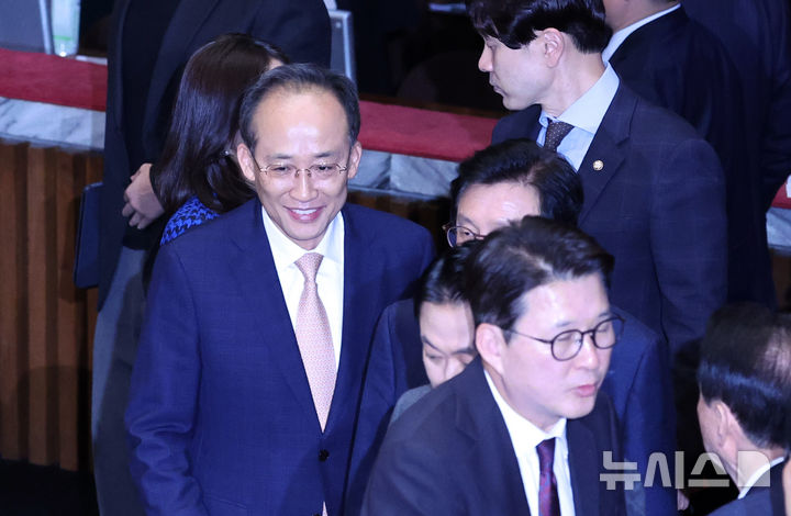 [서울=뉴시스] 김금보 기자 = 추경호 국민의힘 의원이 13일 오후 서울 여의도 국회에서 열린 제429회 국회(정기회) 제12차 본회의에 출석하고 있다. 2025.11.13. kgb@newsis.com