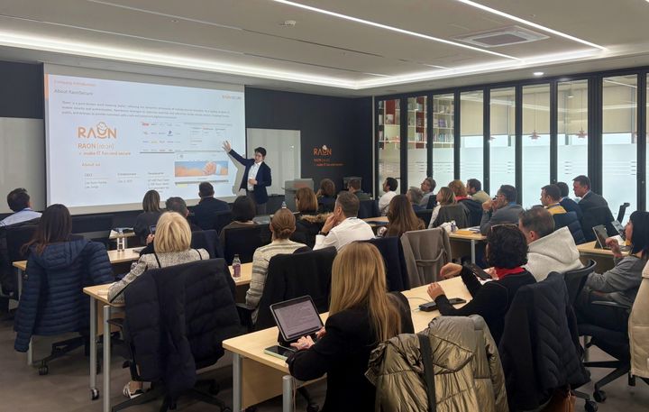 라온시큐어가 서울 여의도 본사에서 스페인 기업 및 기관 임원을 대상으로 한국형 모바일 신분증(K-DID) 기술에 대한 교육 세미나를 진행했다.(사진=라온시큐어 제공) *재판매 및 DB 금지