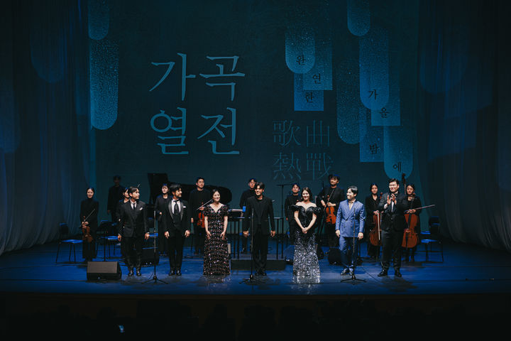 [대구=뉴시스] 달서문화재단 달서아트센터는 가을의 정취를 가득 담은 한국가곡 콘서트 '2025 가곡열전 : 내 그리움이 너를 부를 때'를 오는 21일 오후 7시30분 달서아트센터 청룡홀에서 개최한다. (사진=달서아트센터 제공) 2025.11.14. photo@newsis.com *재판매 및 DB 금지