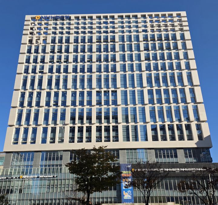 [수원=뉴시스]이준구 기자=14일 준공식을 가진 경기농협본부 전경.2025.11.14.caleb@newsis.com *재판매 및 DB 금지