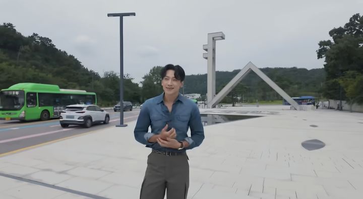 [서울=뉴시스] 비. (사진=유튜브 채널 '시즌비시즌 Season B Season' 캡처) 2025.11.14. photo@newsis.com *재판매 및 DB 금지