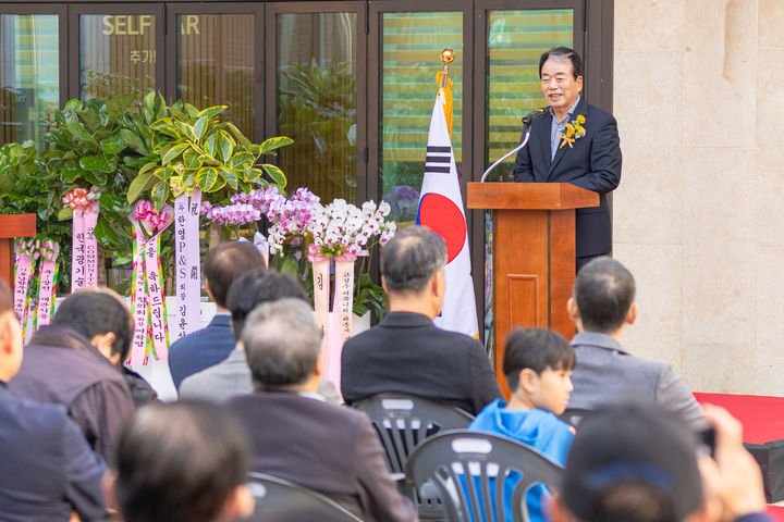 [광주=뉴시스] 광주과학기술원(GIST)은 캠퍼스 신축·리모델링에 10억원을 기부한 고정주 KBI하남 회장이 인사말을 하고 있다. (사진=GIST 제공) photo@newsis.com *재판매 및 DB 금지