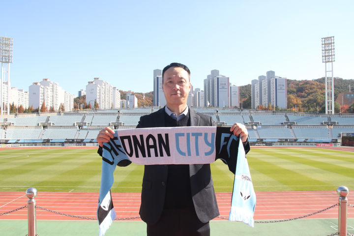 [서울=뉴시스] 프로축구 K리그2 천안시티의 박진섭 감독. (사진=천안시티 제공) *재판매 및 DB 금지