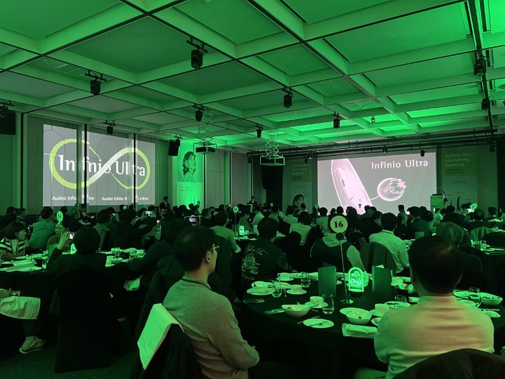 [서울=뉴시스] 글로벌 청각 솔루션 기업 포낙(Phonak)은 프리미엄 인공지능(AI) 청각 플랫폼 ‘인피니오 울트라(Infinio Ultra)’의 국내 공식 론칭을 기념해 서울에서 첫 번째 세미나를 진행했다고 15일 밝혔다. (사진=소노바코리아 제공) 2025.11.14. photo@newsis.com *재판매 및 DB 금지