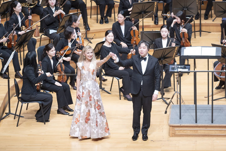 [서울=뉴시스] 지난 13일 서울 송파구 롯데콘서트홀에서 'KBS 교향악단 X 나탈리 드세이' 공연이 개최됐다. (사진=KBS교향악단 제공) 2025.11.14. photo@newsis.com *재판매 및 DB 금지