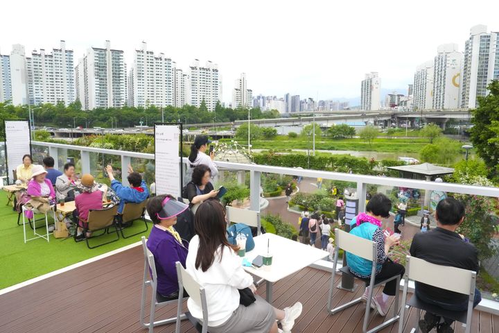 [서울=뉴시스] 중랑장미카페. 2025.11.14. (사진=중랑구 제공) *재판매 및 DB 금지