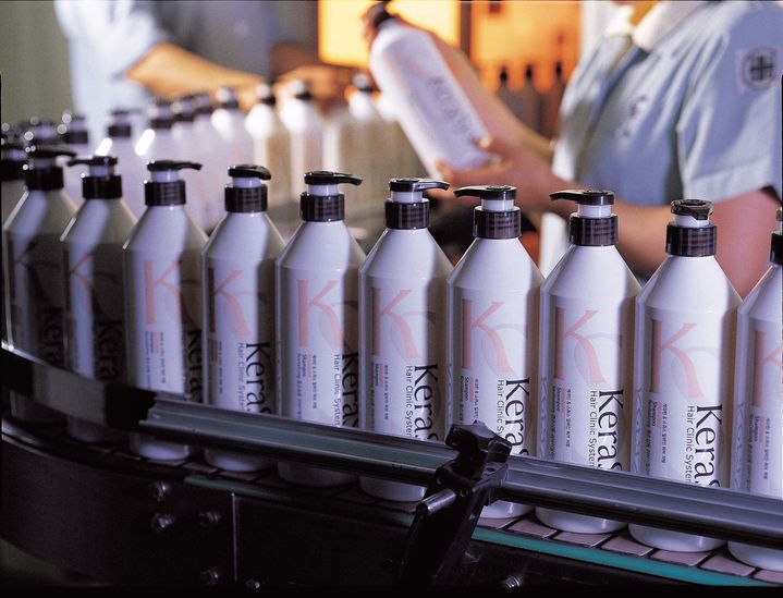 [서울=뉴시스] 케라시스 제품 생산 과정(사진=애경산업 제공) *재판매 및 DB 금지