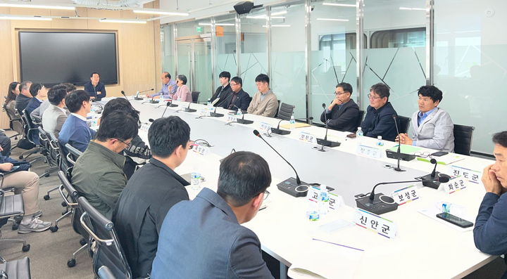 [나주=뉴시스] 최근 전남농업기술원에서 열린 친환경농산물 인증 대책회의. (사진 = 전남도 제공). 2025.11.15. photo@newsis.com *재판매 및 DB 금지