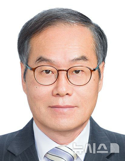 [서울=뉴시스] 최동준 기자 = 대통령실은 이재명 대통령이 14일 방위사업청장에 이용철 전 방사청 차장을 임명했다고 밝혔다. (사진=대통령실 제공) 2025.11.14. photo@newsis.com *재판매 및 DB 금지