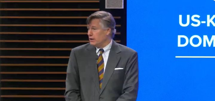 [워싱턴=뉴시스]크리스토퍼 랜도 미국 국무부 부장관이 14일(현지 시간) 미국 워싱턴DC 싱크탱크 애슬랜틱카운실에서 코리아소사이어티, 김구재단 등이 공동개최한 한미 협력 관련 세미나 기조연설을 하고 있다. (사진=코리아소사이어티 유튜브) 2025.11.15. *재판매 및 DB 금지