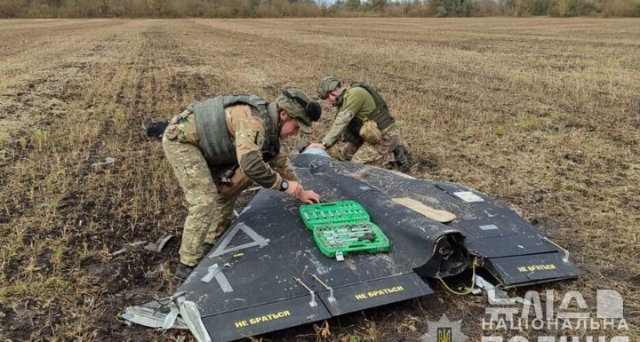 [서울=뉴시스]우크라이나 수미 지역에서 지난달 발견된 러시아제 게란-2/샤헤드-136 드론.(출처=우크라이나 국경수비대, NK 뉴스에서 재인용) 2025.11.15.