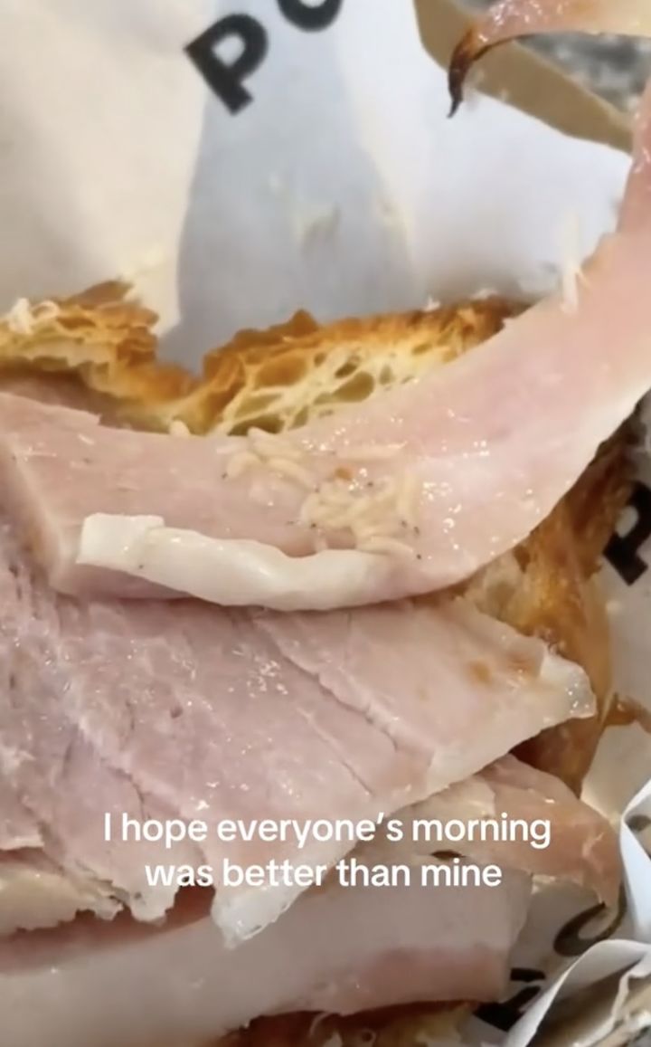 [뉴시스] 릴리가 올린 크루아상 속 구더기 사진. (사진=틱톡 갈무리) *재판매 및 DB금지 *재판매 및 DB 금지