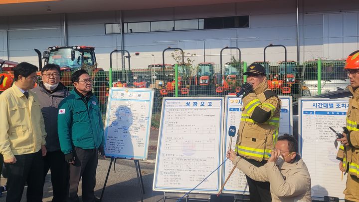 이랜드 화재 관련 뉴스 - 천안 이랜드물류센터 화재…적재물 많아 빠르게 불길 확산 (6보)