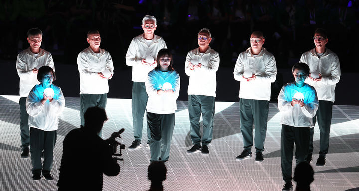 도쿄 데플림픽 관련 뉴스 - 2025 도쿄 데플림픽 개회식…한국선수단 이덕희 기수로 입장