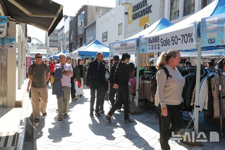 '무비자 효과?' 중국인 관광객 다시 제주로 몰렸다