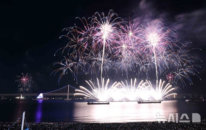 부산 불꽃축제 관련 뉴스 - 화려한 부산불꽃축제