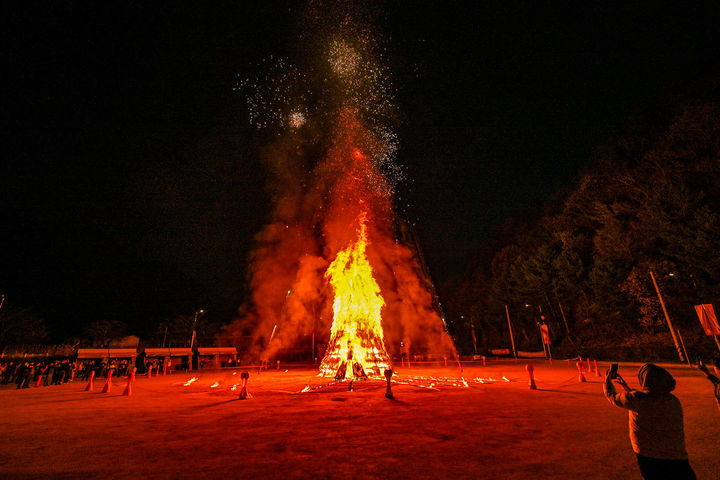 지난 15일 저녁 열린 '제30회 민둥산 은빛 억새축제' 폐막식 모습.(사진=정선군 제공) *재판매 및 DB 금지