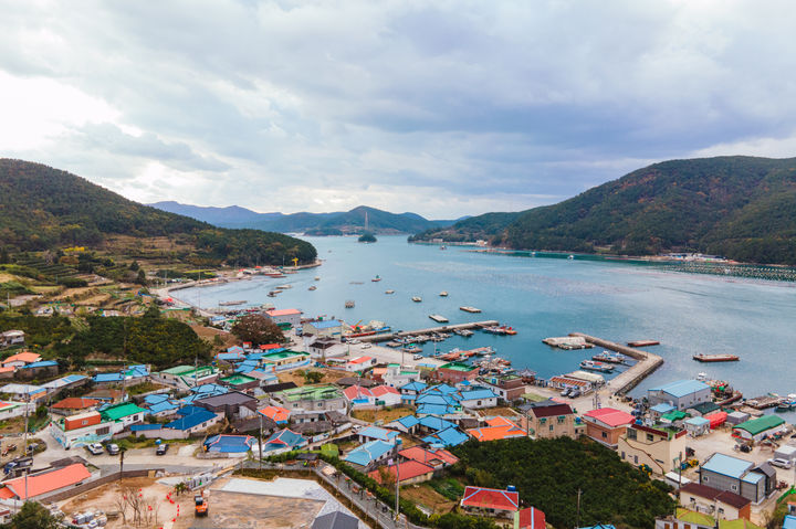 [서울=뉴시스] 올해의 일등어촌으로 선정된 경남 거제시 산달도마을. (사진=해양수산부 제공) 2025.11.16. photo@newsis.com *재판매 및 DB 금지