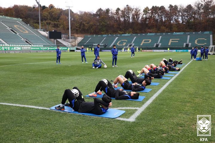 [서울=뉴시스] 가나전을 대비해 훈련하는 한국 남자 축구 대표팀. (사진=대한축구협회 제공) *재판매 및 DB 금지