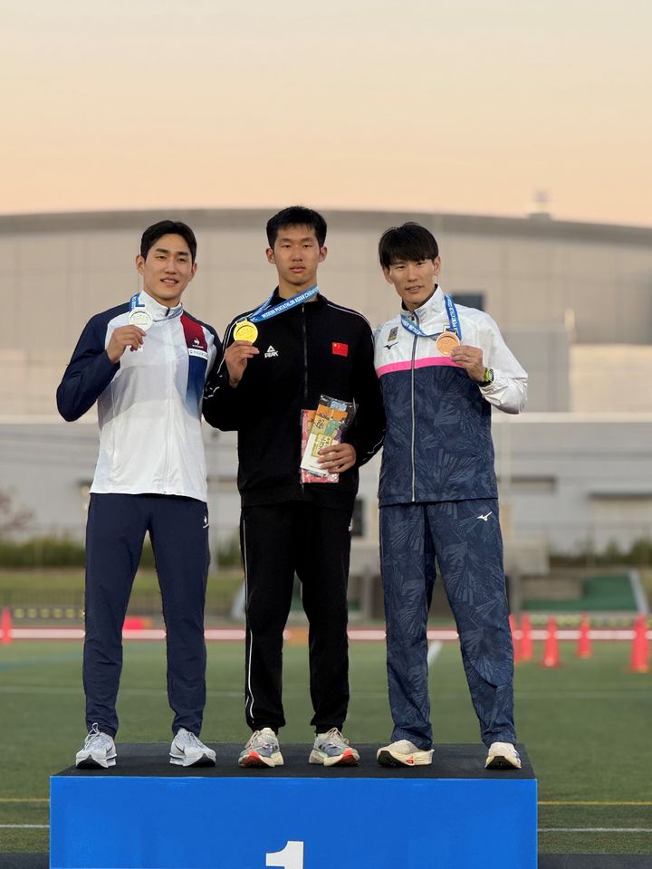 [서울=뉴시스] 서창완(왼쪽 1번째), 2025 아시아근대5종선수권대회 남자 개인전 은메달 획득. (사진=대한근대5종연맹 제공) *재판매 및 DB 금지