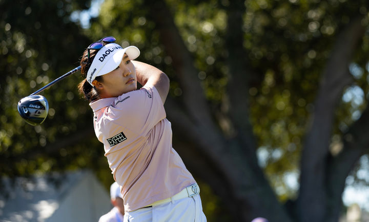 [벨에어=AP/뉴시스] 유해란이 16일(현지 시간) 미 플로리다주 벨에어의 펠리컨 골프클럽에서 열린 2025 미국여자프로골프(LPGA) 투어 더 안니카 드리븐 바이 게인브리지 앳 펠리컨 최종 라운드에서 티샷하고 있다. 유해란은 최종 합계 13언더파 267타 공동 7위로 대회를 마쳤다. 2025.11.17.