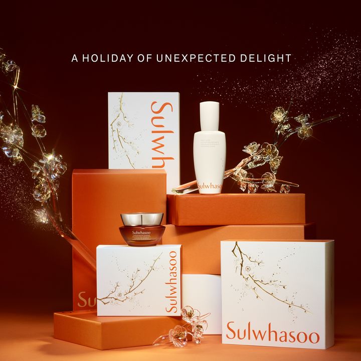 [서울=뉴시스] 아모레퍼시픽의 럭셔리 뷰티 브랜드 설화수가 2025년 홀리데이 컬렉션을 출시했다고 17일 밝혔다. (사진=아모레퍼시픽 제공) *재판매 및 DB 금지