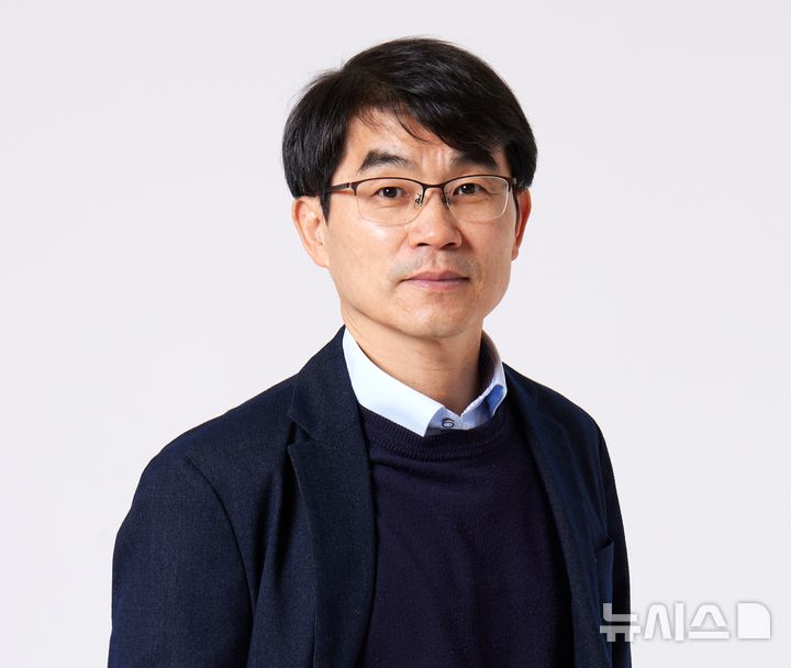 [포항=뉴시스] 송종욱 기자 = 대한산업공학회 정헌 학술 대상을 받은 포스텍 김병인 교수. (사진=포스텍 제공) 2025.11.17. photo@newsis.com