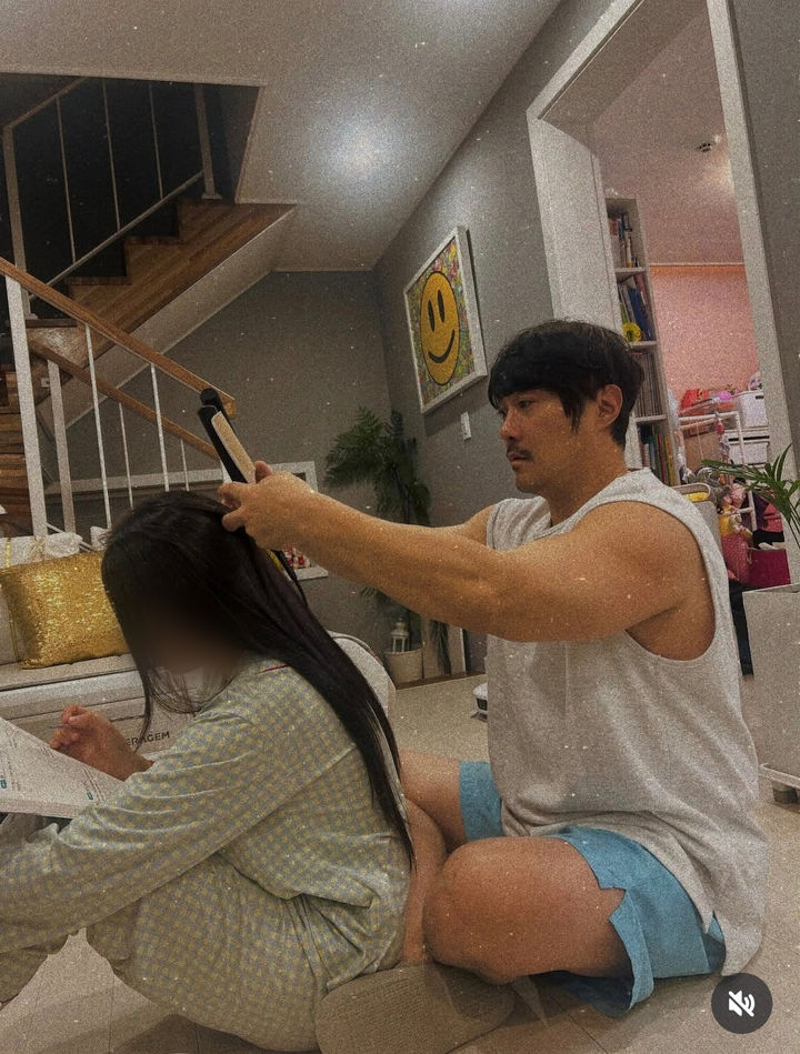 [서울=뉴시스] 가수 KCM이 큰 딸과의 근황을 공개했다. (사진=KCM 인스타그램 캡처) 2025.11.17. photo@newsis.com  *재판매 및 DB 금지