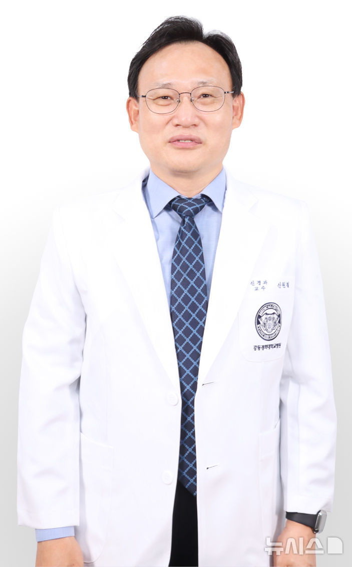 [서울=뉴시스] 신원철 강동경희대학교병원 신경과 교수. (사진= 강동경희대학교병원 제공)